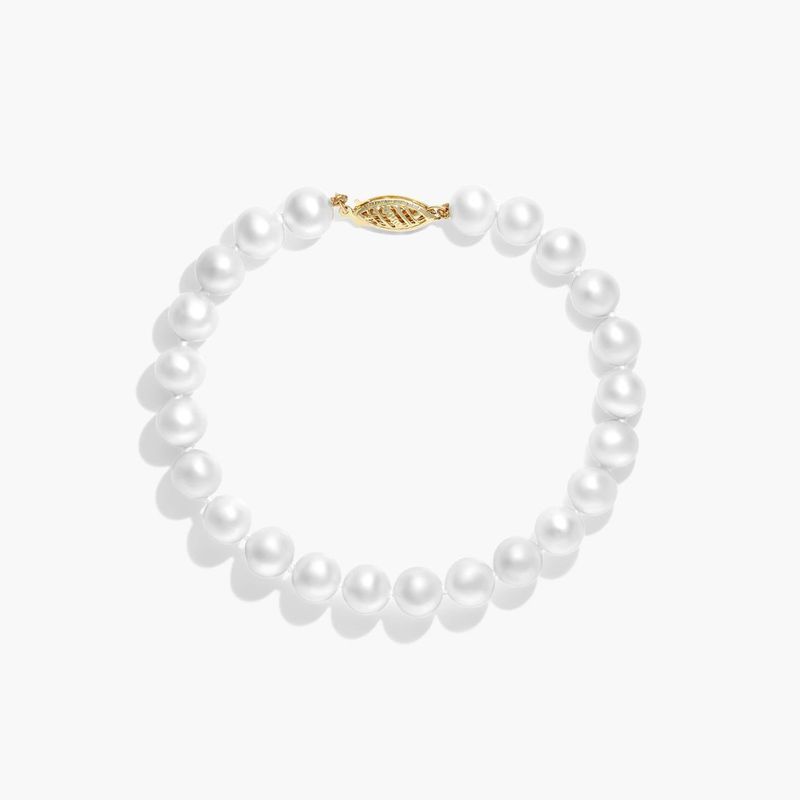 14K Yellow Gold Freshwater Cultured Pearl Fish Clasp Bracelet (7-8 mm)