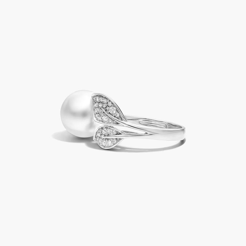 18K White Gold South Sea Cultured Pearl and Diamond Ring
