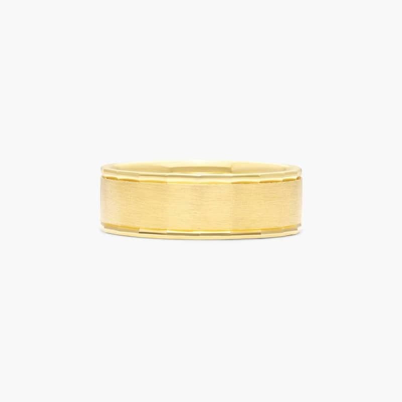 This ring features a satin finish center that elegantly reflects light and it is contrasted by the high polish faceted edges.