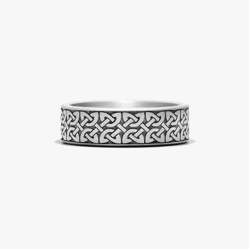 Thought to symbolize eternity, this quaternary knot ring is the perfect choice for to show your forever love.