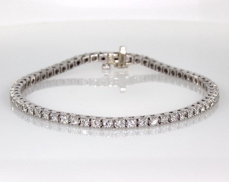 14K White Gold Diamond Tennis Bracelet ( 2 CTW.)