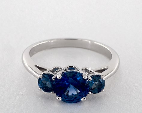 18K White Gold Three Stone Setting